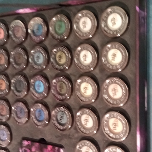 RARE URBAN DECAY THE MOTHER LODE 68 MIND BLOWING SHADES. ONE MASSIVE COL… - Picture 6 of 10